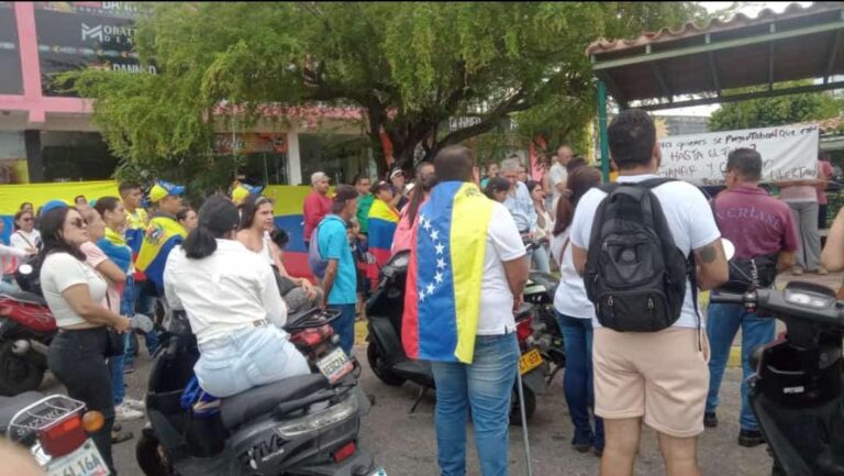 Amedrentan a ciudadanos congregados en Ureña