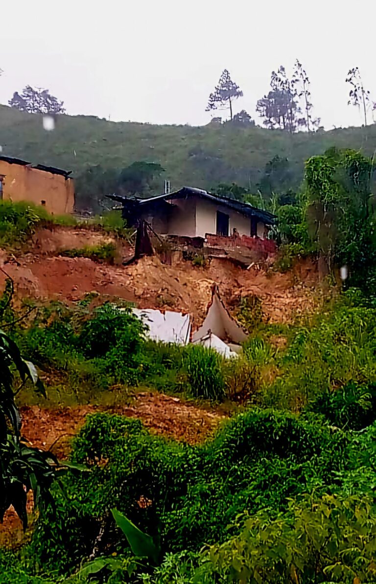 En riesgo comunidades de Junín por deslizamiento de tierra