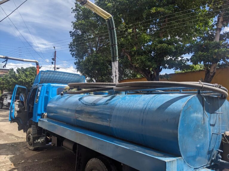 Oficios informales que surgieron por la carencia de servicios públicos