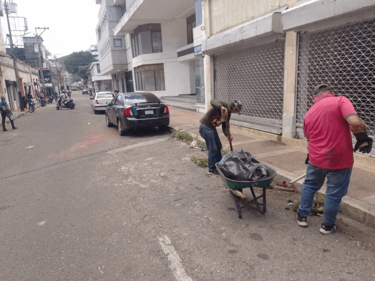 Operativos de limpieza públicapor todo San Antonio