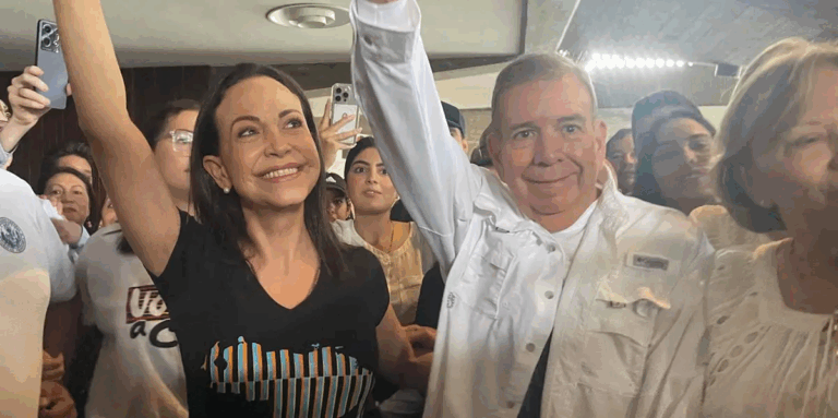 Machado y González Urrutia se reúnen con jóvenes en Plaza Cubierta de la UCV