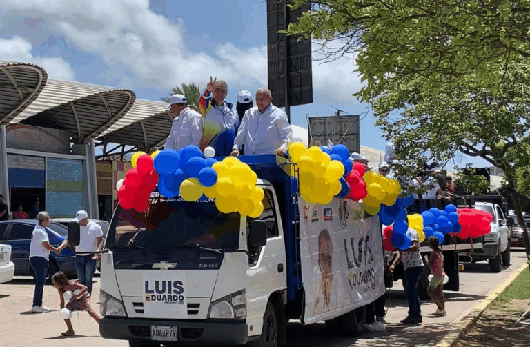 Luis Eduardo Martínez califica las sanciones como un crimen contra el pueblo