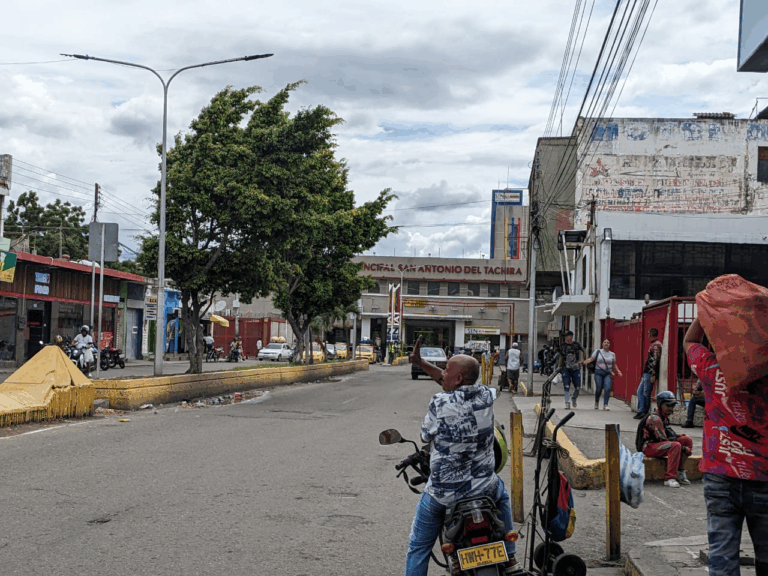 «Uber»: El discreto servicio que gana terreno en la frontera