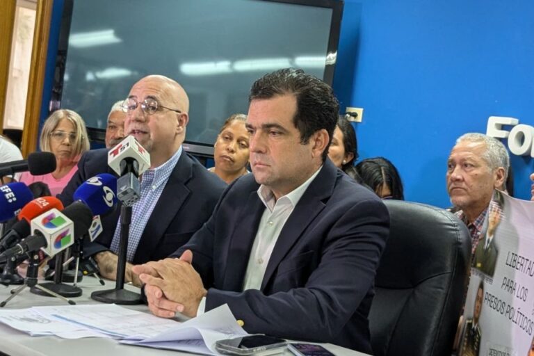 Detenidos 102 venezolanos vinculados a González Urrutia