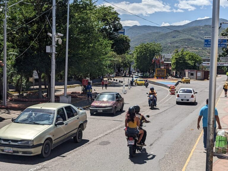 Mayor movimiento en el puente Simón Bolívar