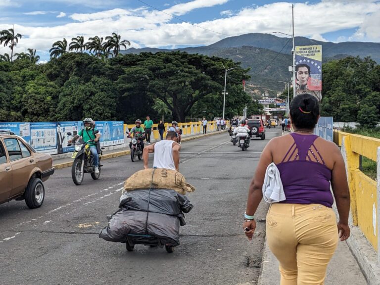 Día no laborable aprovechado por muchos para acudir a frontera