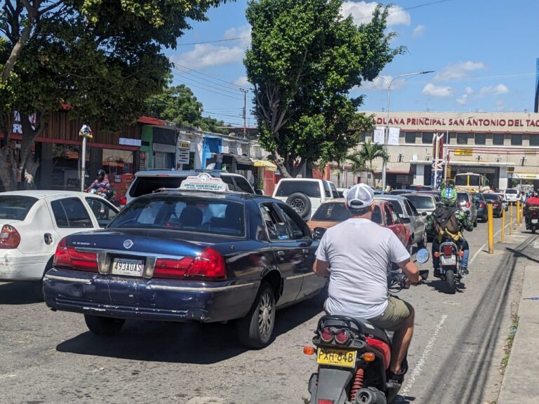 Congestionada la avenida Venezuela de San Antonio