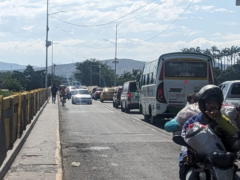 Tarde congestionada en la frontera colombo-venezolana