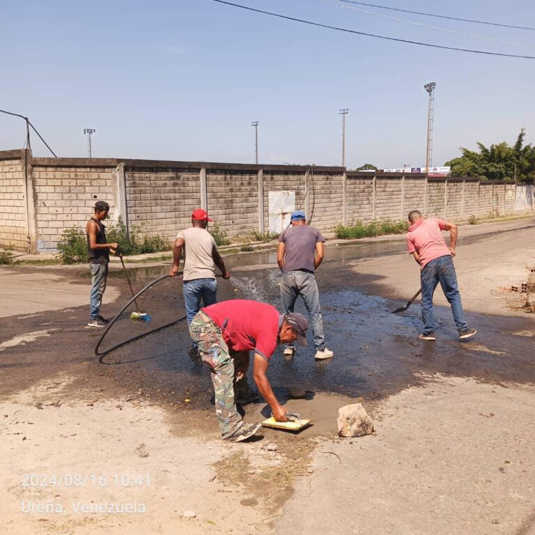 Atienden bote de aguas servidas en Ureña