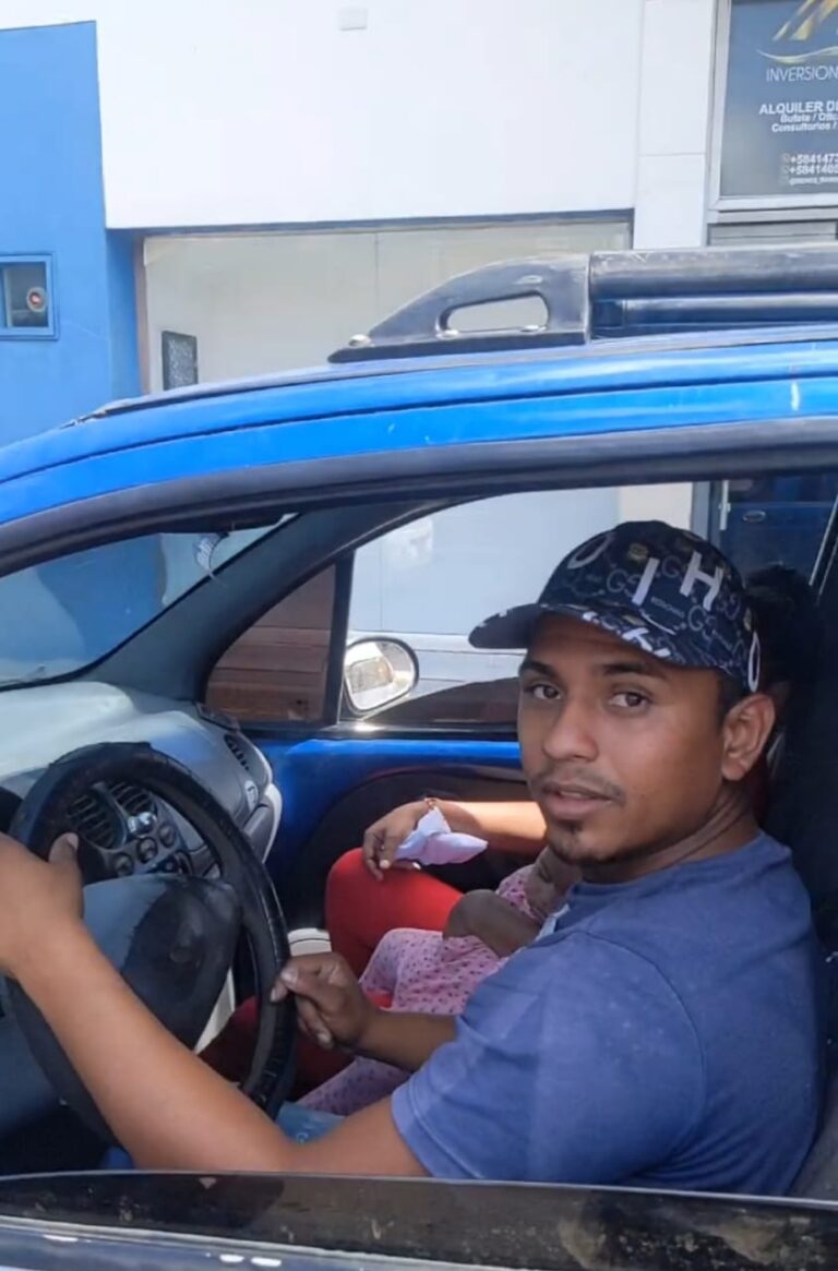 «Llevo una hora en cola»: Conductor en la avenida Venezuela