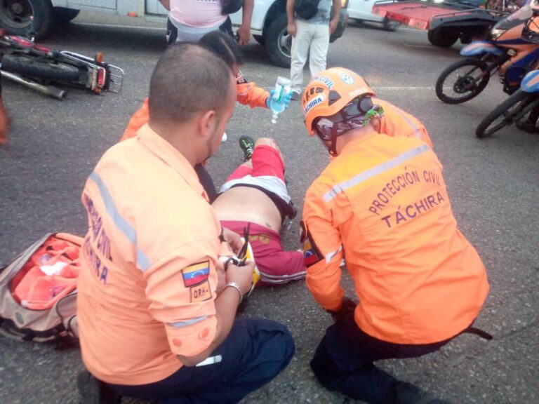 Motorizado es impactado por un caucho en la avenida Antonio José de Sucre