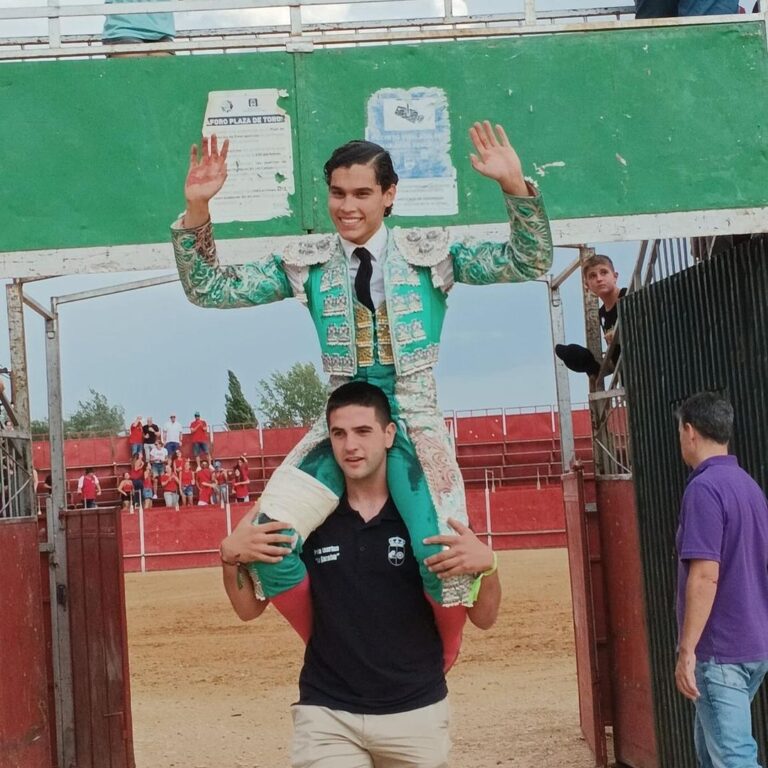Doble puerta grande para Rafael de La Cueva en España