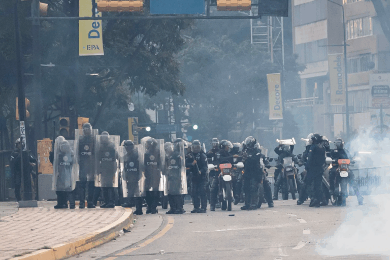 Suben a 24 los muertos en Venezuela en protestas, según Provea