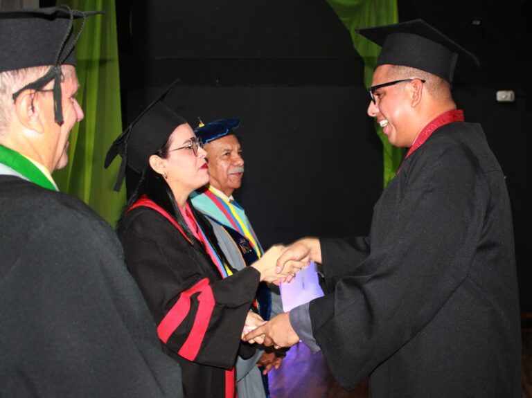 75 Nuevos profesionales