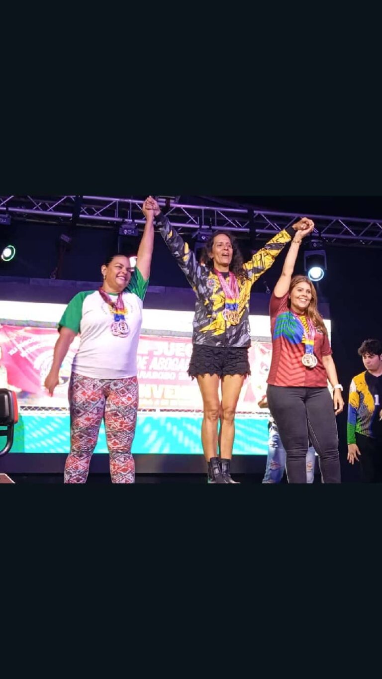 Nadadoras tachirenses bañadas de oro en los Juegos Nacionales de Abogados