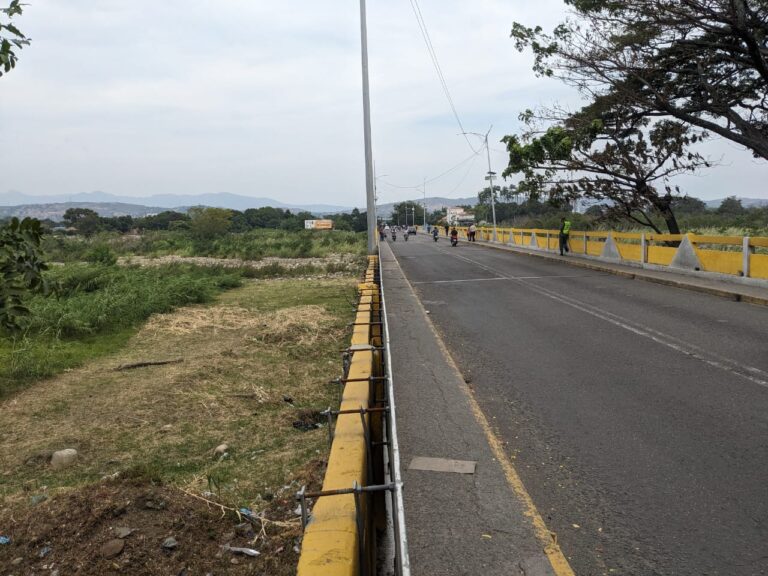 Desolado el puente Simón Bolívar