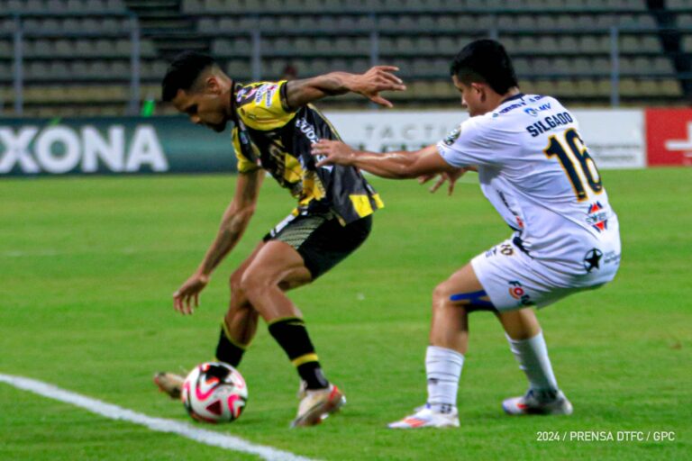 Estudiantes de Mérida y Táchira, decanos del fútbol andino, mandan en el Clausura