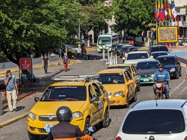 Congestionado el carril de ingreso a Colombia