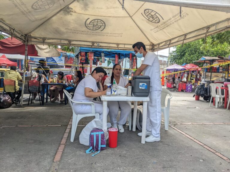 Instalan punto de vacunación en La Parada