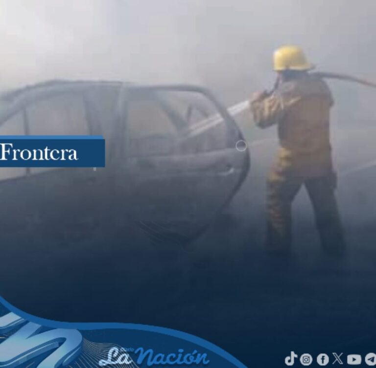 Vehículo calcinado en la vía San Antonio – Capacho