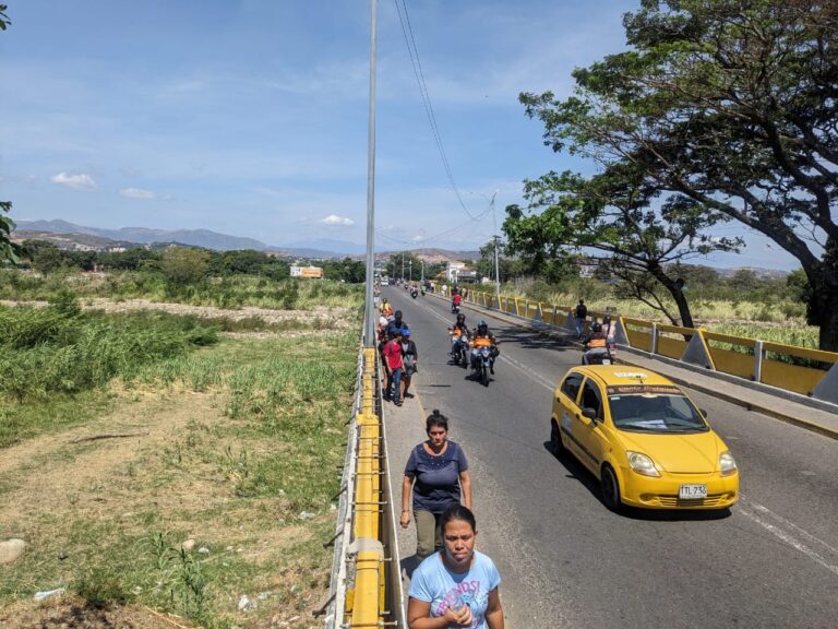 Mermó el tránsito de vehículos por el tramo binacional