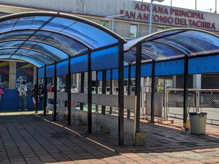 Lo que debes saber al momento de sellar pasaporte en el eje San Antonio – Ureña