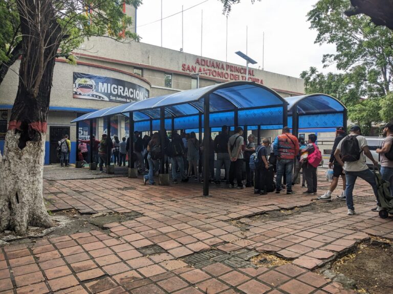 Dilación en el punto de sellado en San Antonio por caída del sistema