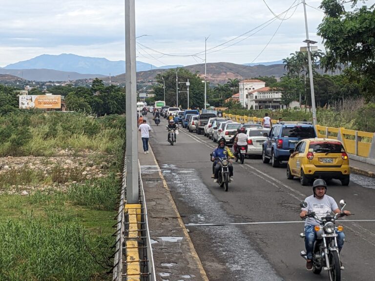 Congestionado el tránsito hacia Colombia