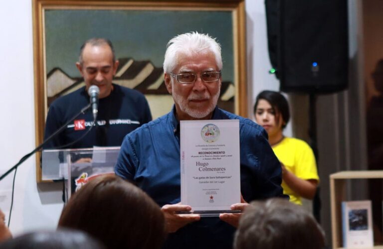 Hugo Colmenares recibió Premio Nacional del Libro