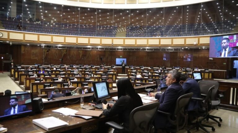 Parlamento ecuatoriano insta a Noboa a solicitar detención de Maduro en la CPI