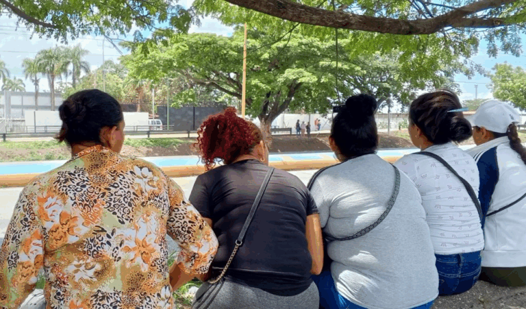 Familiares de detenidos en penal de Tocuyito tienen más de una semana sin saber de ellos