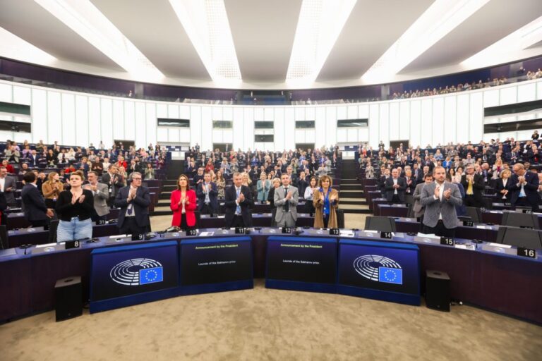 Opositores celebran reconocimiento a la lucha del pueblo venezolano