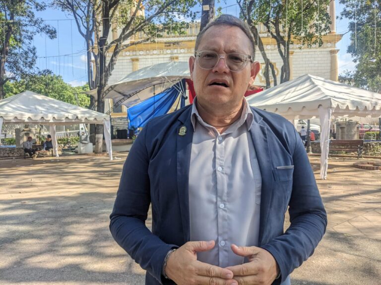 «San Antonio llega a los 300 años con un comercio abatido y un ateneo convertido en cárcel»