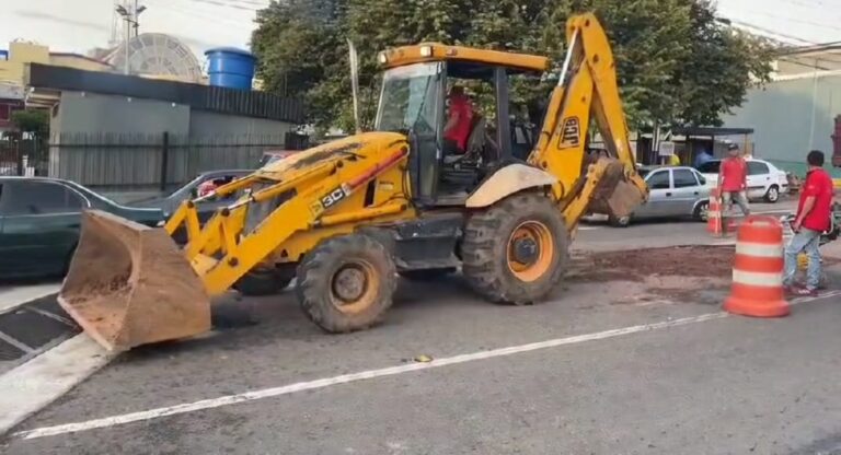 Avanza reparación de tubo entre avenidas 19 de Abril y Rotaria