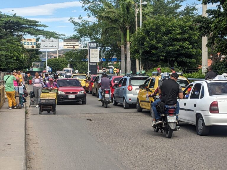 Congestionado el ingreso a Colombia
