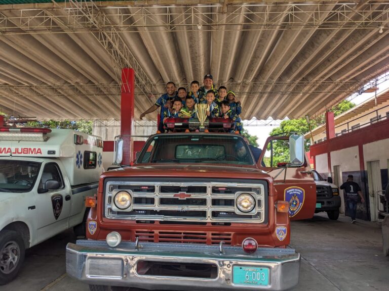 Así recubieron en San Antonio a los campeones de la Copa Bahía Soccer