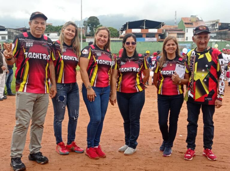 Béisbol menor en los diamantes