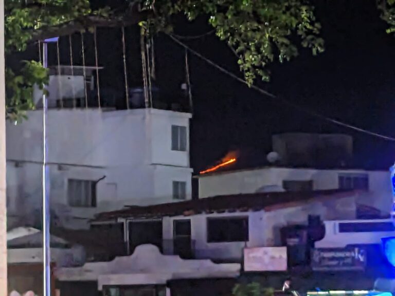 Incendio en zona montañosa de la frontera