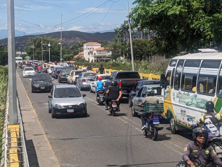 Congestionado el ingreso a Colombia