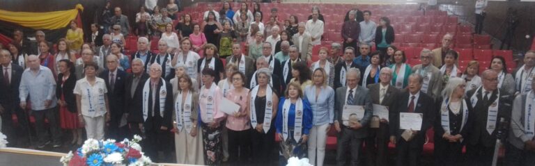 Emotivo reencuentro de exalumnos de promoción 1974 del Simón Bolívar