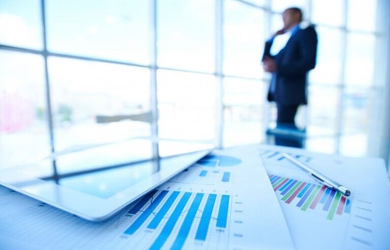 Credivalores: la historia de la principal compañía financiera no bancaria de Colombia, fundada por David Seinjet