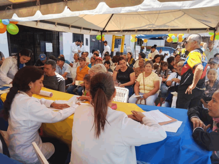 Tres mil familias de Barrancas atendidas en jornada médica integral
