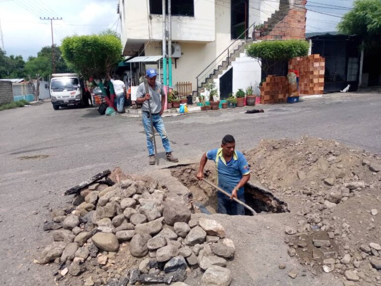 Hidrosuroeste atiende denuncia en barrio de Ureña