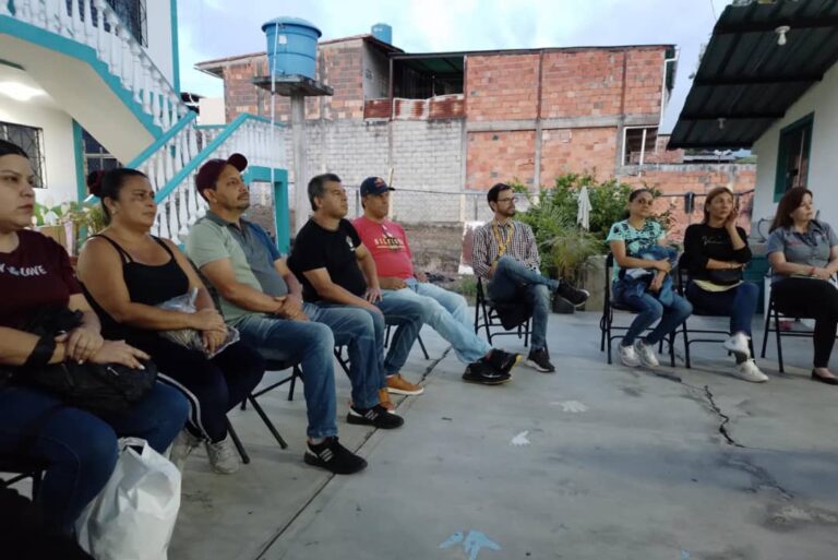 Gran Hallacazo para los ancianosen el salón parroquial de Palmira