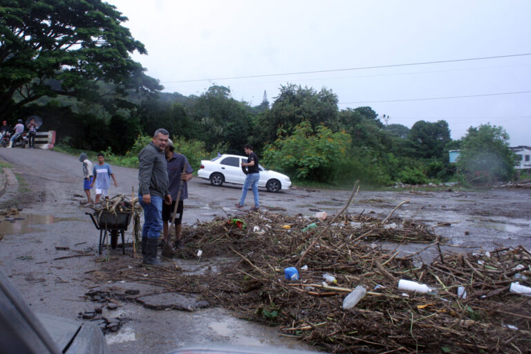 Galería | Afectaciones por desbordamiento de la quebrada La Zorquera