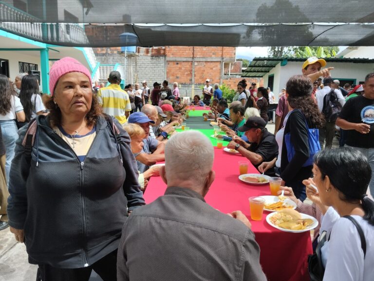 Un compartir prenavideño con los abuelos en Palmira
