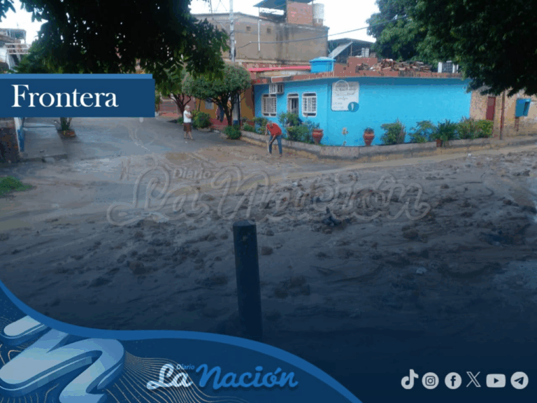 Calles cubiertas de lodo en San Antonio