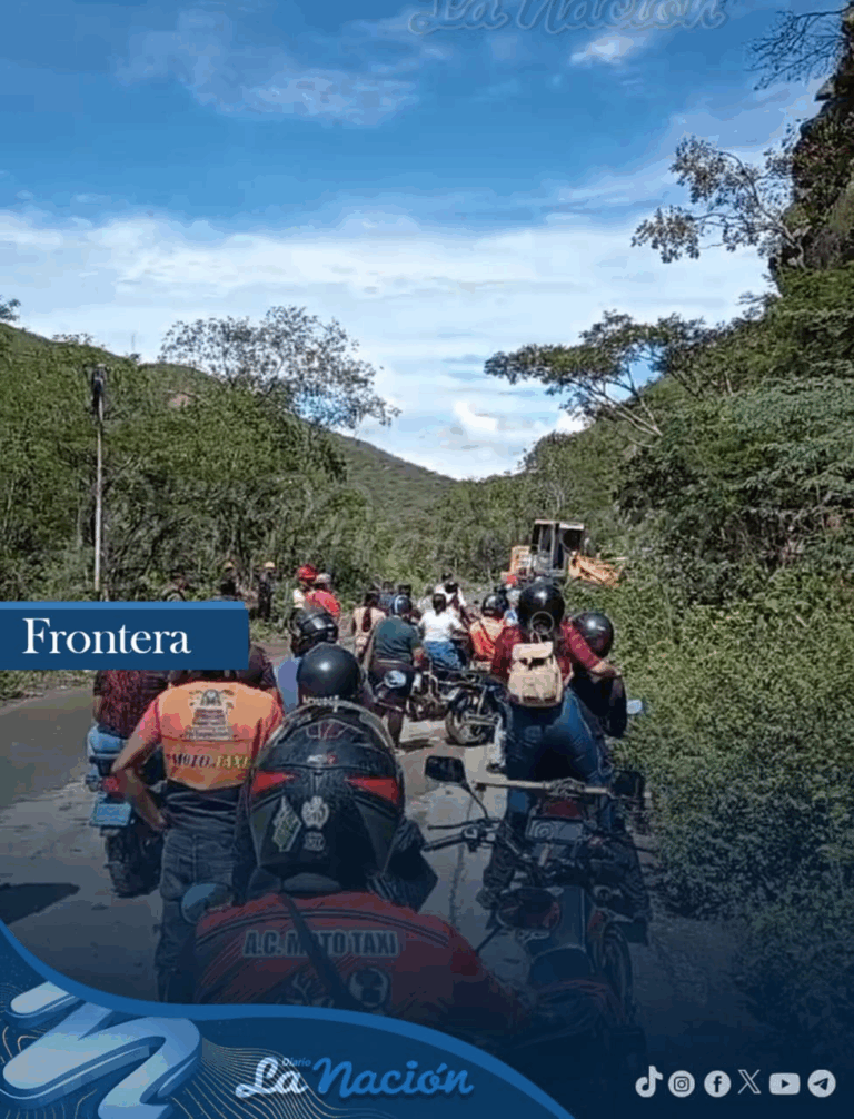 Remueven las rocas caídas en la vía Las Adjuntas – Rubio