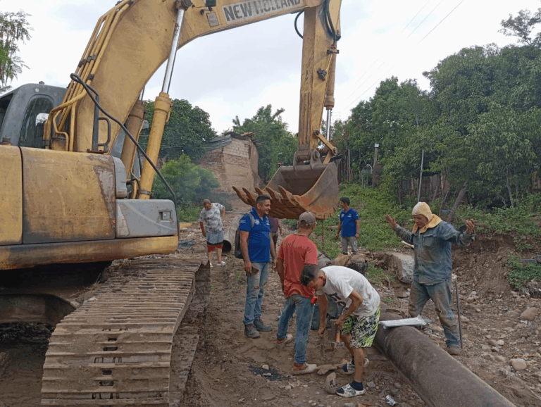 Inicia restitución de tubería averiada por La Dantera