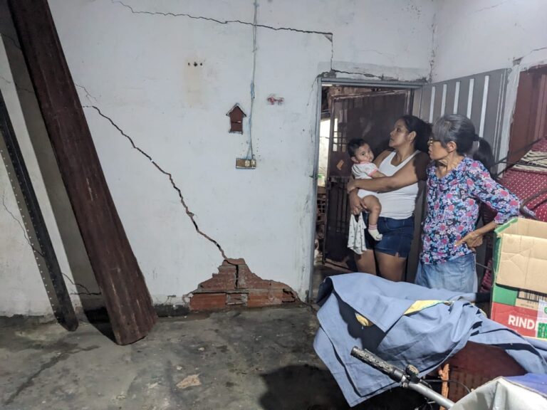 «Nuestras casas se inundan cada vez que llega el agua»